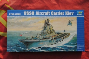 Trumpeter 05704 USSR KIEV Russian Navy Aircraft carrier